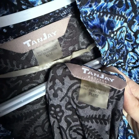 Tanjay Blue and Black Patterned Shirt and Shawl - Picture 8 of 8